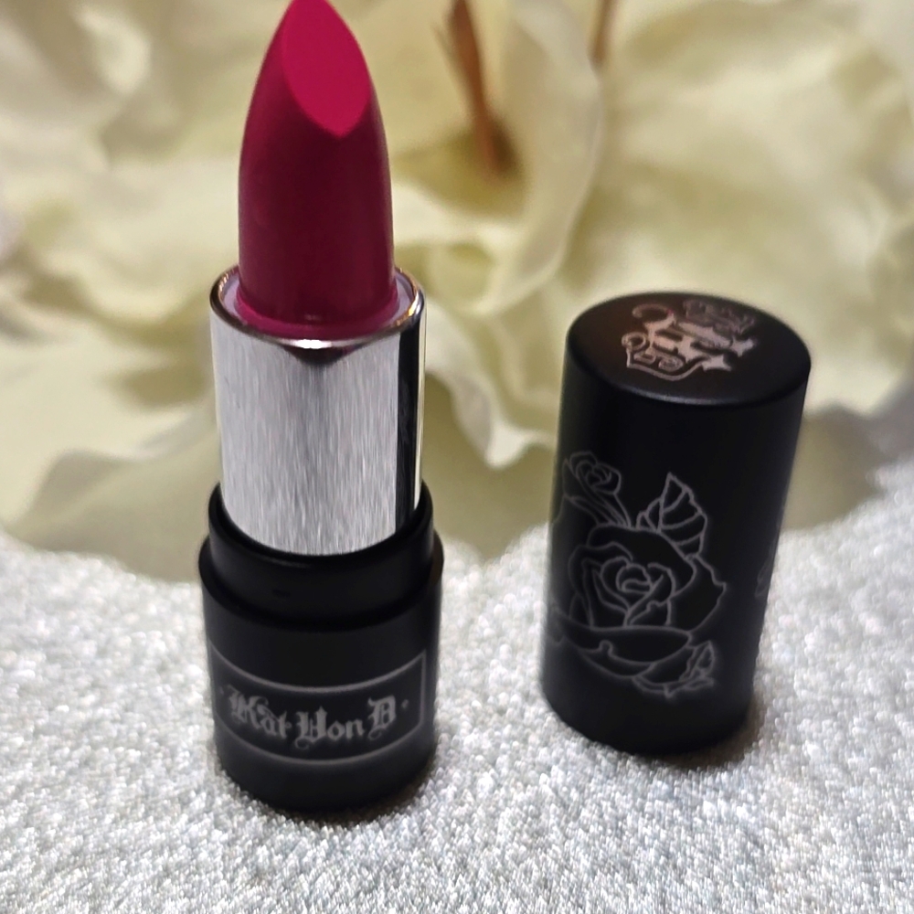 ❇️🧚‍♀️BACKSTAGE BAMBI Kat VON D RARE MINI Painted Lipstick NWOBox - Picture 3 of 4